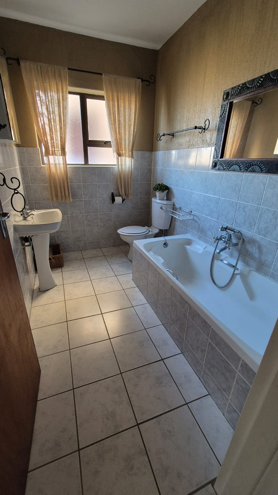 To Let 3 Bedroom Property for Rent in Wavecrest Eastern Cape